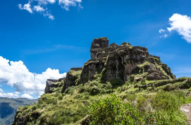 The Waqrapukara Trek Full-Day