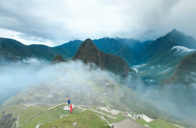 SACRED VALLEY & MACHU PICCHU 2-DAY ADVENTURE