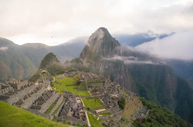 SACRED VALLEY & MACHU PICCHU 2-DAY ADVENTURE